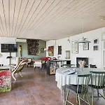 펜션 1484-aakirkeby-sluseparken-11 Vester Somarken